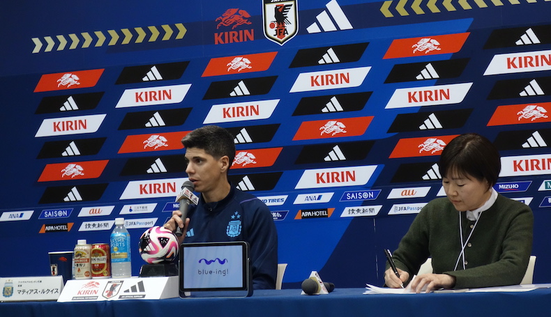 国際親善試合　日本代表vsアルゼンチン代表　第1戦試合後の会見に臨むアルゼンチン代表　マティアス・ルクイス監督
